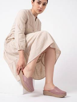 DENILL - Women's Peach Mules with Cutout Detailing