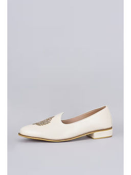 RNG Safawala - Ivory Crown Leather Juttis