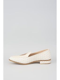 RNG Safawala - Ivory Lucknowi Crown Juttis