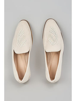 RNG Safawala - Off White Embroidered Juttis