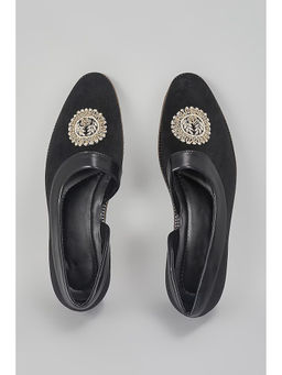 RNG Safawala - Black Embroidered Peshawaris Juttis