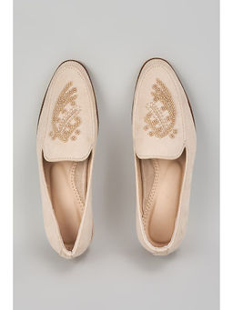 RNG Safawala - Nude Embroidered Juttis