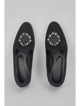 RNG Safawala - Black Embroidered Juttis