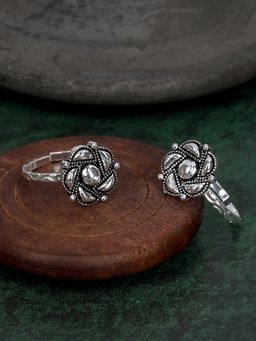 Praavy - 925 Oxidised Silver Intricate Flower Adjustable Toe Ring