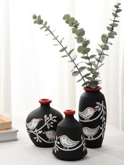 VarEesha - Black Chiraiya Bird Terracotta Long Vases (Pack of 3)