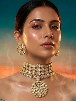 Auraa Trends - Elegant Gold Kundan White Jewellery Set for Women