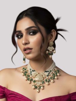 Auraa Trends - Luxury Kundan Pearl Green Stone Jewellery Set
