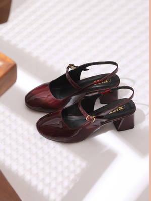 GNIST Structured Round Toe Burgundy Block Mules Heels