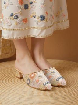 KNEETOES - Women Fusion Embroidered Light-Pink Mules Heels