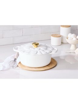 Le Creuset - Signature Petal Rd Casserole 26cm- White
