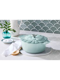 Le Creuset - Signature Petal Rd Casserole 26cm- Sea Salt