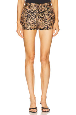 Zuleyha Kuru - Yvonne Short