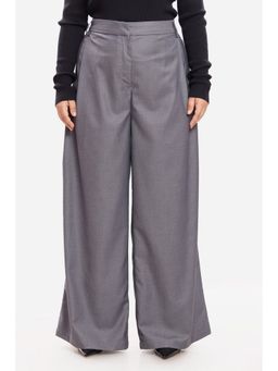 Virgio - Women Grey Viscose Solid Flared Fit Pant