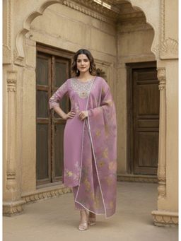 Autumnlane - Yami Rose Embroidered Kurta and Pant with Dupatta