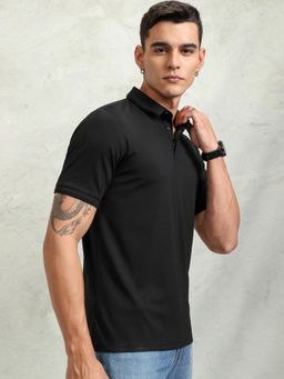 HIGHLANDER - Men Black Solid Polo T-Shirt
