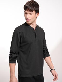HIGHLANDER - Men Black Textured T-Shirt