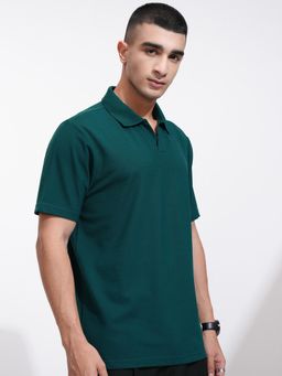 HIGHLANDER - Men Green Solid Polo T-Shirt