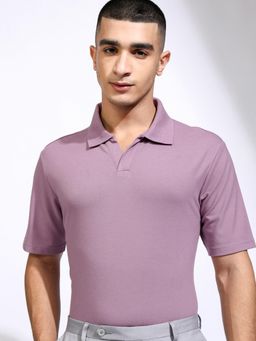 HIGHLANDER - Men Mauve Solid Polo T-Shirt
