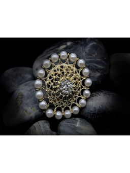 Accessher - Golden Rhinestone Pearl Brooch