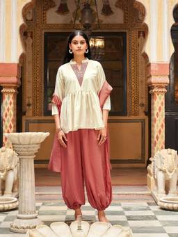 Tikhi Imli - Off White And Peach A-Line Short Kurti And Balloon Pant With Dupatta