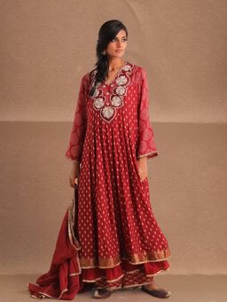 Myoho - Red Embroidered V-Neck Kurta with Pant and Dupatta