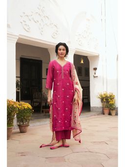 Karaj Jaipur - Pink Chanderi Embroidered Kurta with Pant and Dupatta