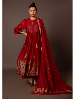 Myoho - Red Benerasi Border Kurta with Pant and Dupatta