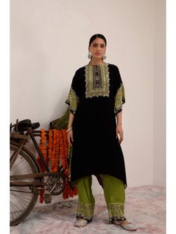 SURKH SYAHI - Salma Sitara Black Crepe Embellished Kaftan with Slip with Pant and Potli