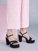 Black color option, Sold out, Currently selected
