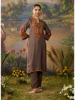 Lakshita - Women's Brown Mandarin Neck Embroidered Kurta with Pant