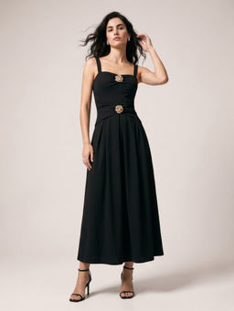 Outzidr - Black Sweetheart Neckline with Metal Trims Detail Dress