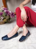 Navy Blue color option, Currently selected