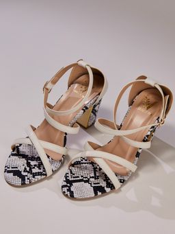 House of Vian - Lilith White Heels