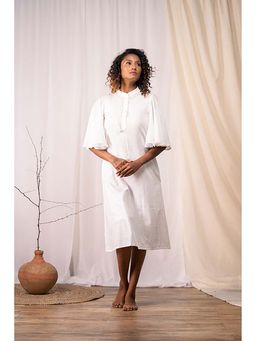 Taraasi - A Blooming Flower' Off White Mulmul Cotton Dress