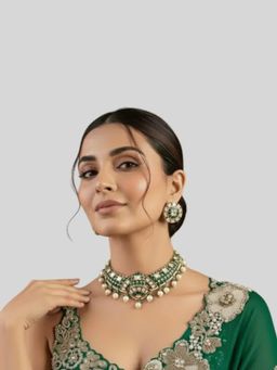 Auraa Trends - Classic Kundan Pearl White Choker Necklace With Earrings