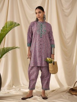 STADO - Women Printed Pink Kurta with Salwar