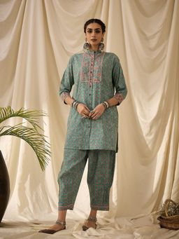 STADO - Women Printed Green Kurta with Salwar