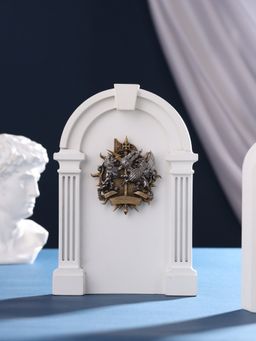 Cosa Nostraa - The Royal Victory Brooch