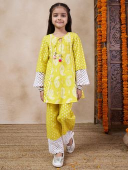 PSPeaches - Girls Yellow Paisley Printed Tie-Up Neck A-Line Kurta with Pant (Set of 2)