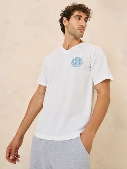 Styli - Mesh V Neck Oversized Badge T-Shirt - White