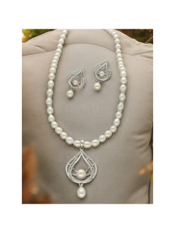 Sri Jagdamba Pearls - Winsome Pearl Jewellery Set