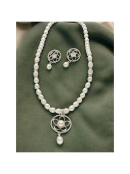 Sri Jagdamba Pearls - Grandiose Pearl Jewellery Set
