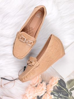 Jove - Women Beige Textured Wedge Heel Loafers