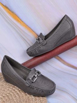 Jove - Women Dark Grey Textured Wedge Heel Loafers
