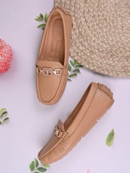 Jove - Women Beige Textured Loafers
