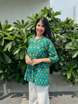 ESTELA - Women’S Green Floral Printed Cotton Peplum Kurti