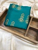 Green color option, Sold out, Currently selected
