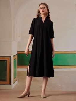 FITHUB - Black Simple Design V-Neck Midi Dress