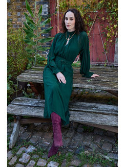 IS.U - Women Green Solid Maxi Dress with Belt
