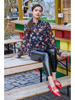 IS.U - Floral Black Smocked Sleeve Top